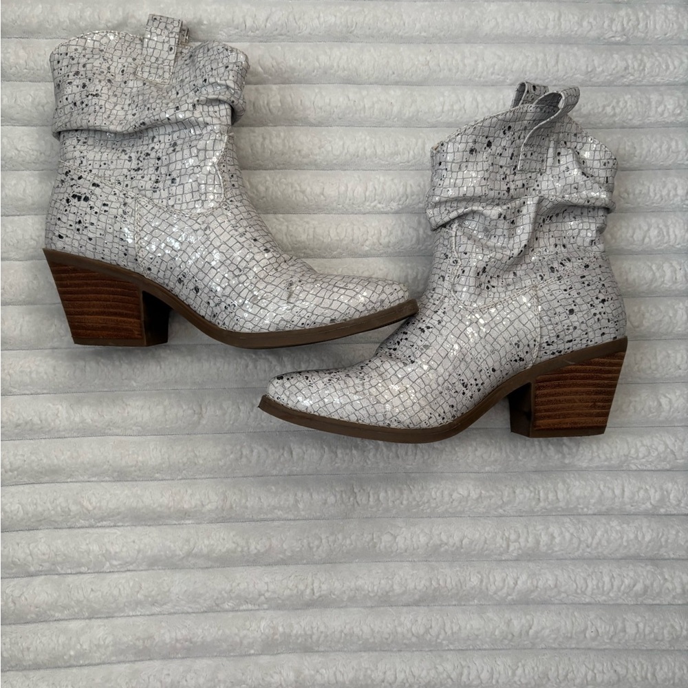 Stylish Women's Silver Ankle Boots
